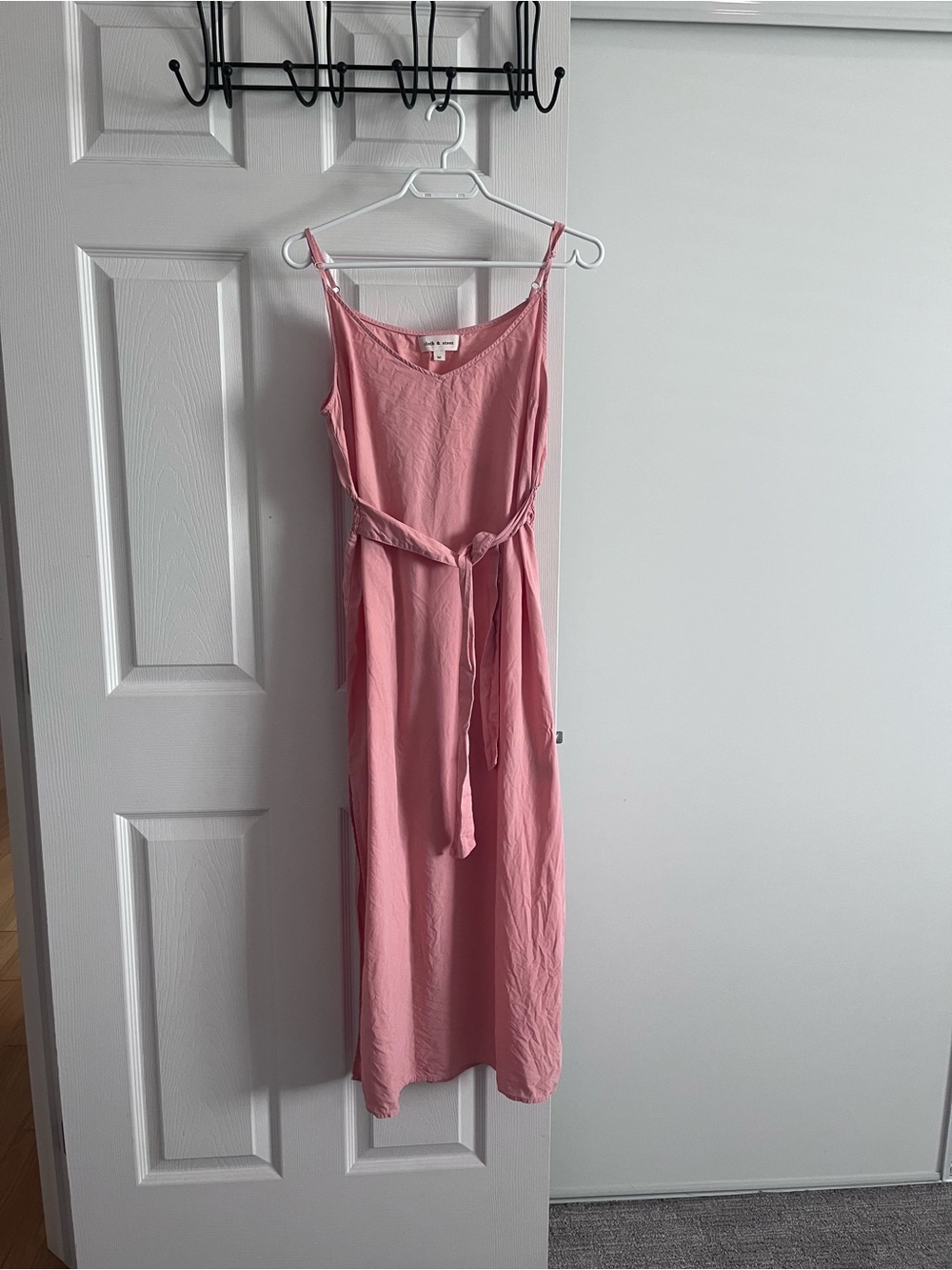 Sleeveless Pink Midi Dress with Waist Tie